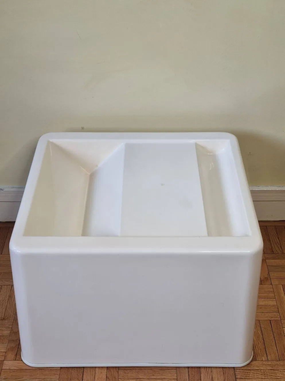 Table d'appoint avec rangements en fibre de verre style Berthier, années 70, 50 cm