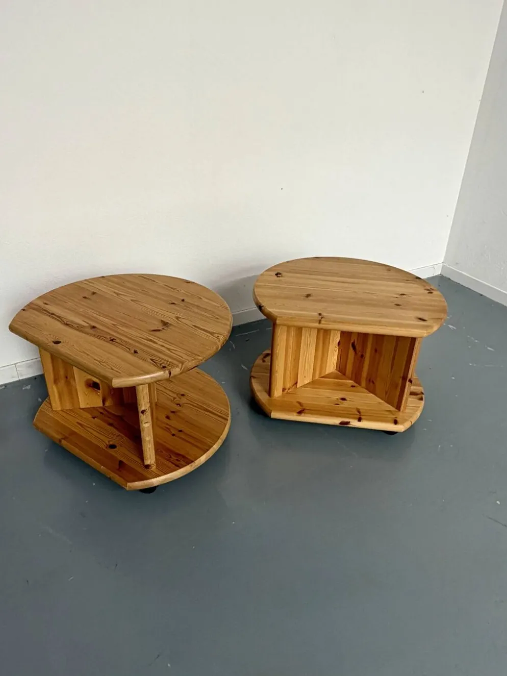 Table d’appoint bout de canapé X2 pin massif design années 70