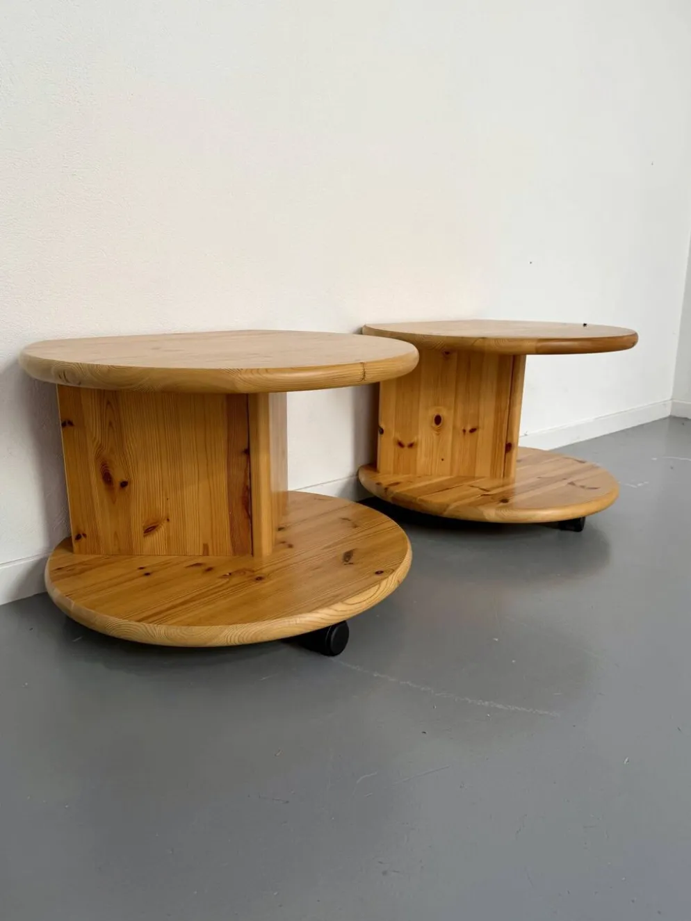 Table d’appoint bout de canapé X2 pin massif design années 70
