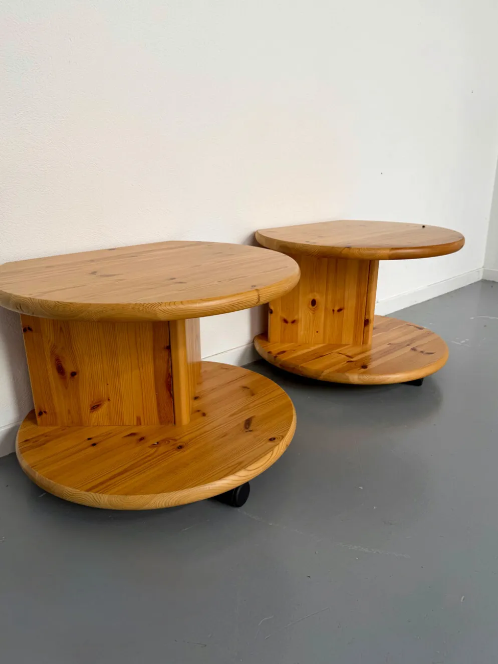 Table d’appoint bout de canapé X2 pin massif design années 70