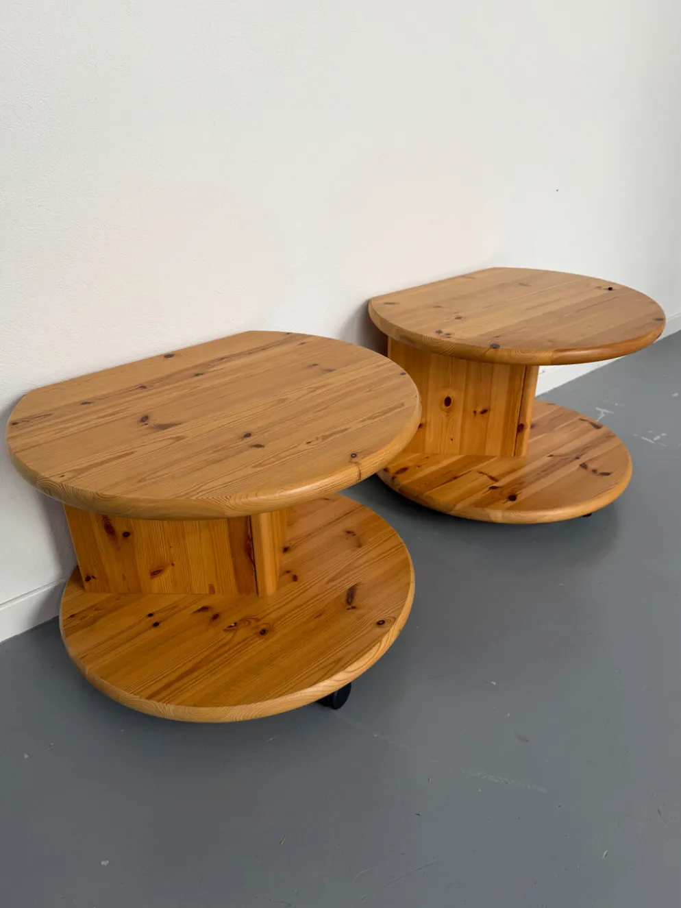 Table d’appoint bout de canapé X2 pin massif design années 70