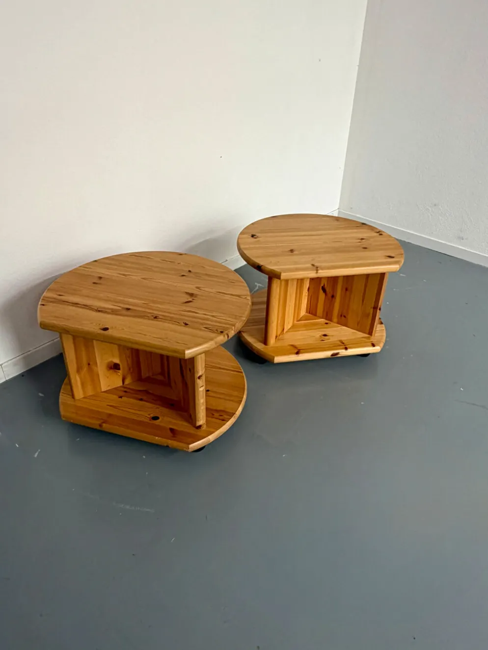 Table d’appoint bout de canapé X2 pin massif design années 70