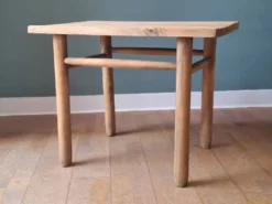 Table d'appoint brutaliste