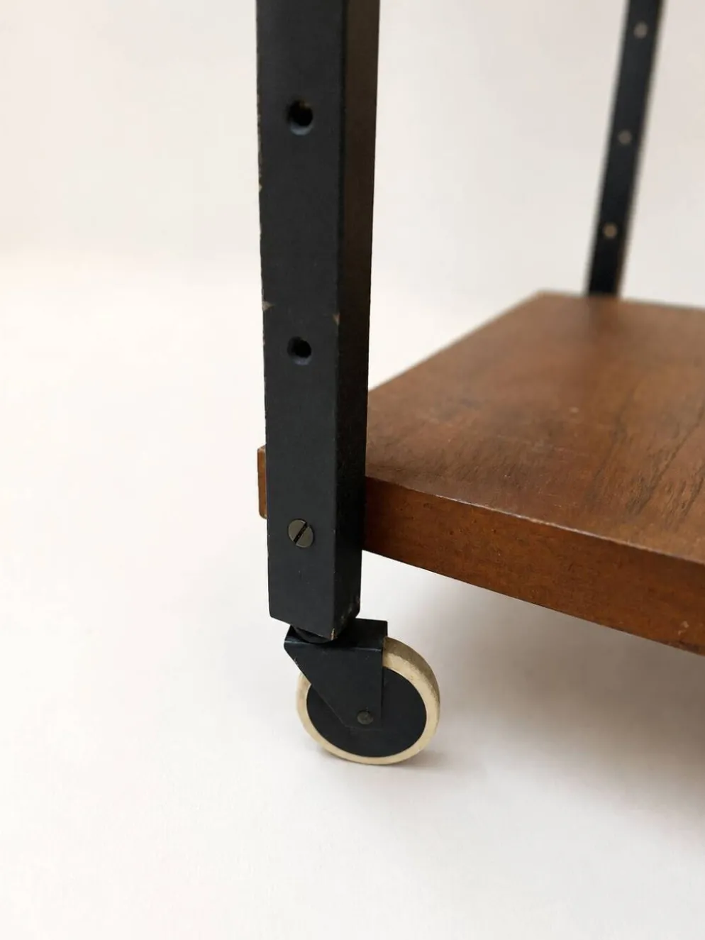 Table d'appoint / chariot des années 50 en bois et métal