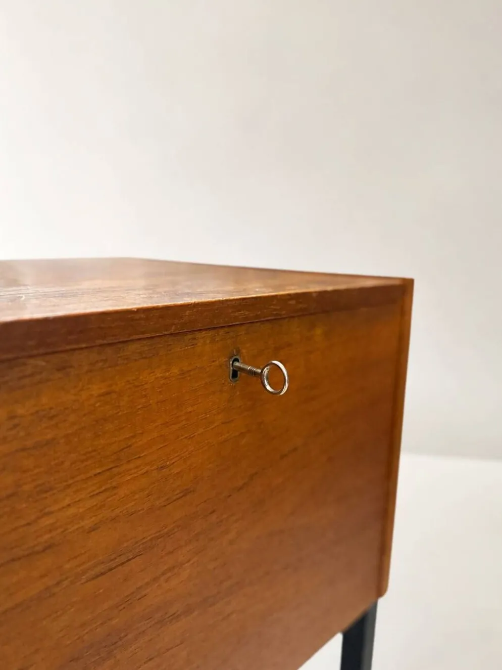 Table d'appoint / chariot des années 50 en bois et métal