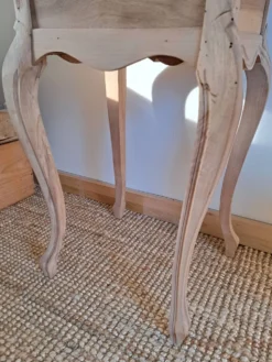 Table d'appoint chevet de style louis XV bois clair