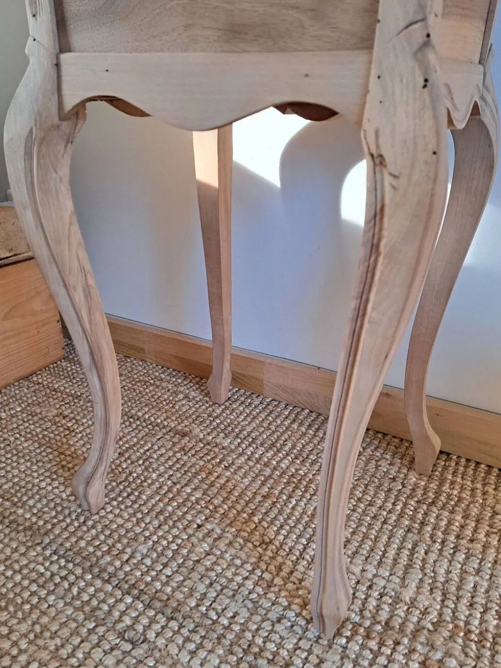 Table d'appoint chevet de style louis XV bois clair
