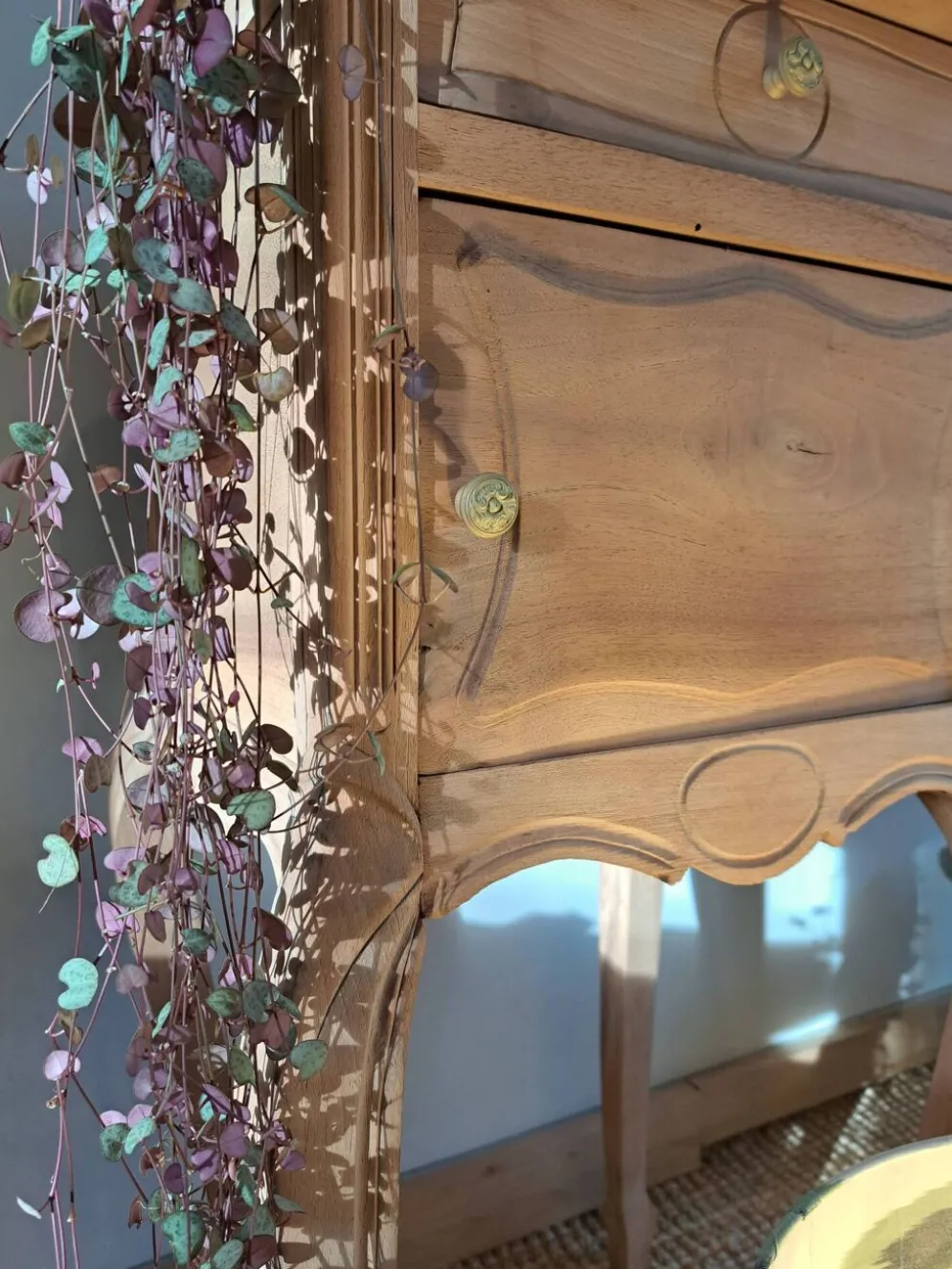 Table d'appoint chevet de style louis XV bois clair