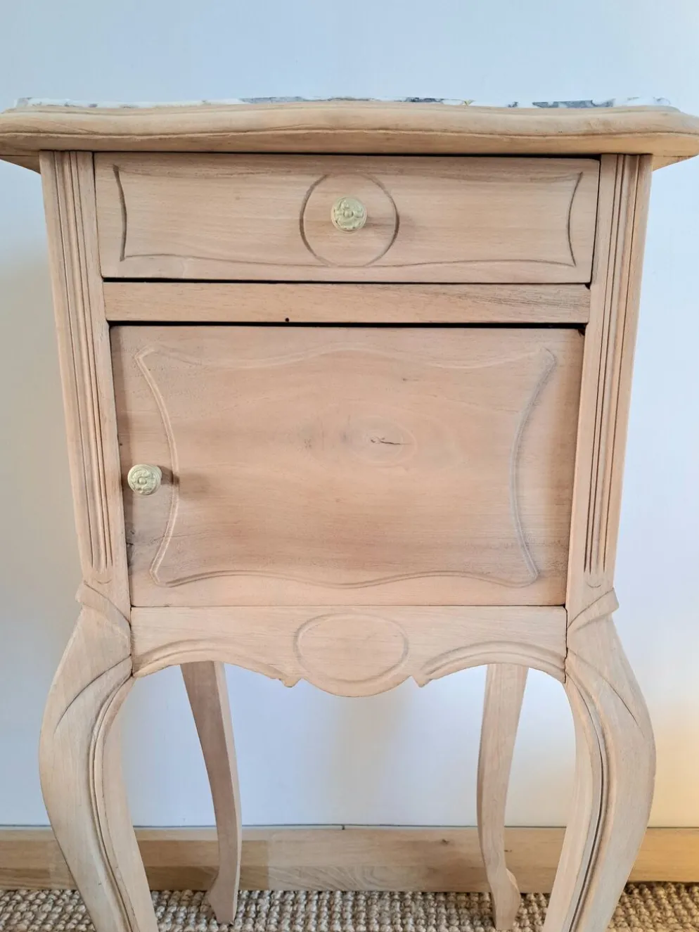 Table d'appoint chevet de style louis XV bois clair