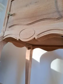 Table d'appoint chevet de style louis XV bois clair