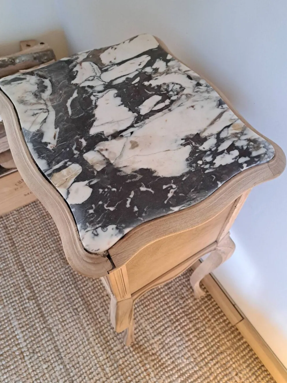 Table d'appoint chevet de style louis XV bois clair