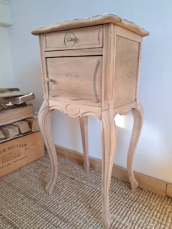 Table d'appoint chevet de style louis XV bois clair