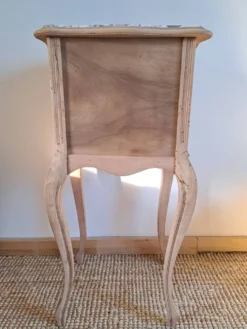 Table d'appoint chevet de style louis XV bois clair