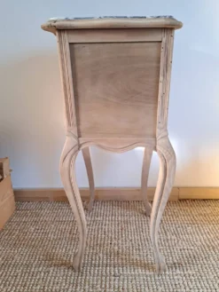 Table d'appoint chevet de style louis XV bois clair