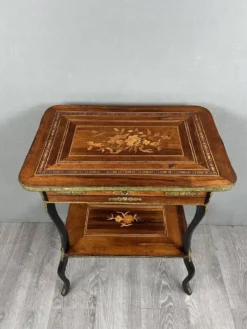 Table d’appoint, coiffeuse de style Napoléon III, XIXème siècle
