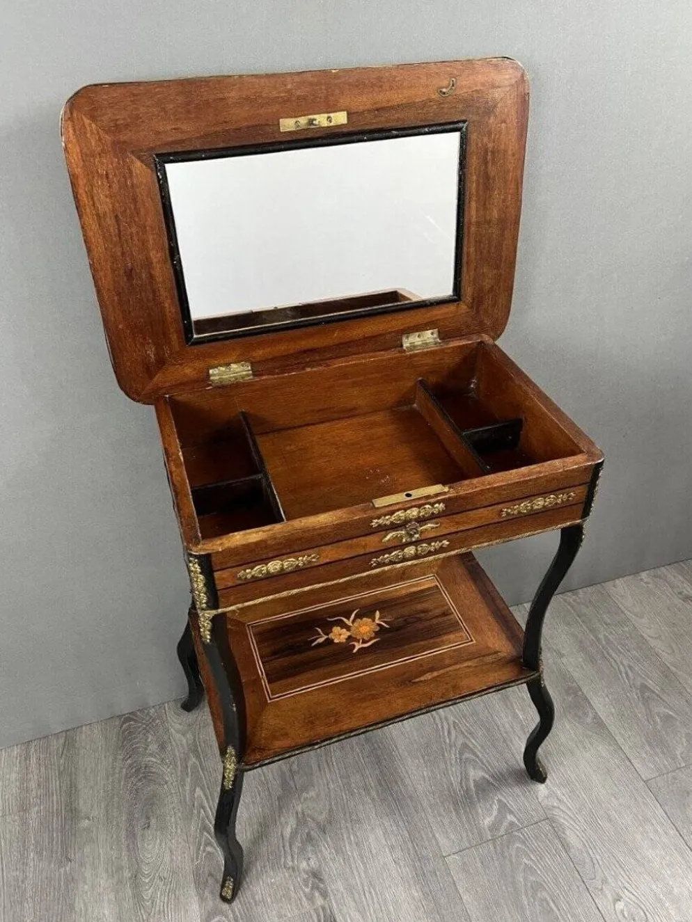 Table d’appoint, coiffeuse de style Napoléon III, XIXème siècle