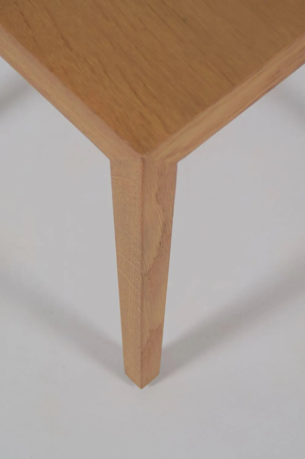 Table d'appoint danoise par Severin Hansen pour Haslev Møbelsnedkeri, années 1960.