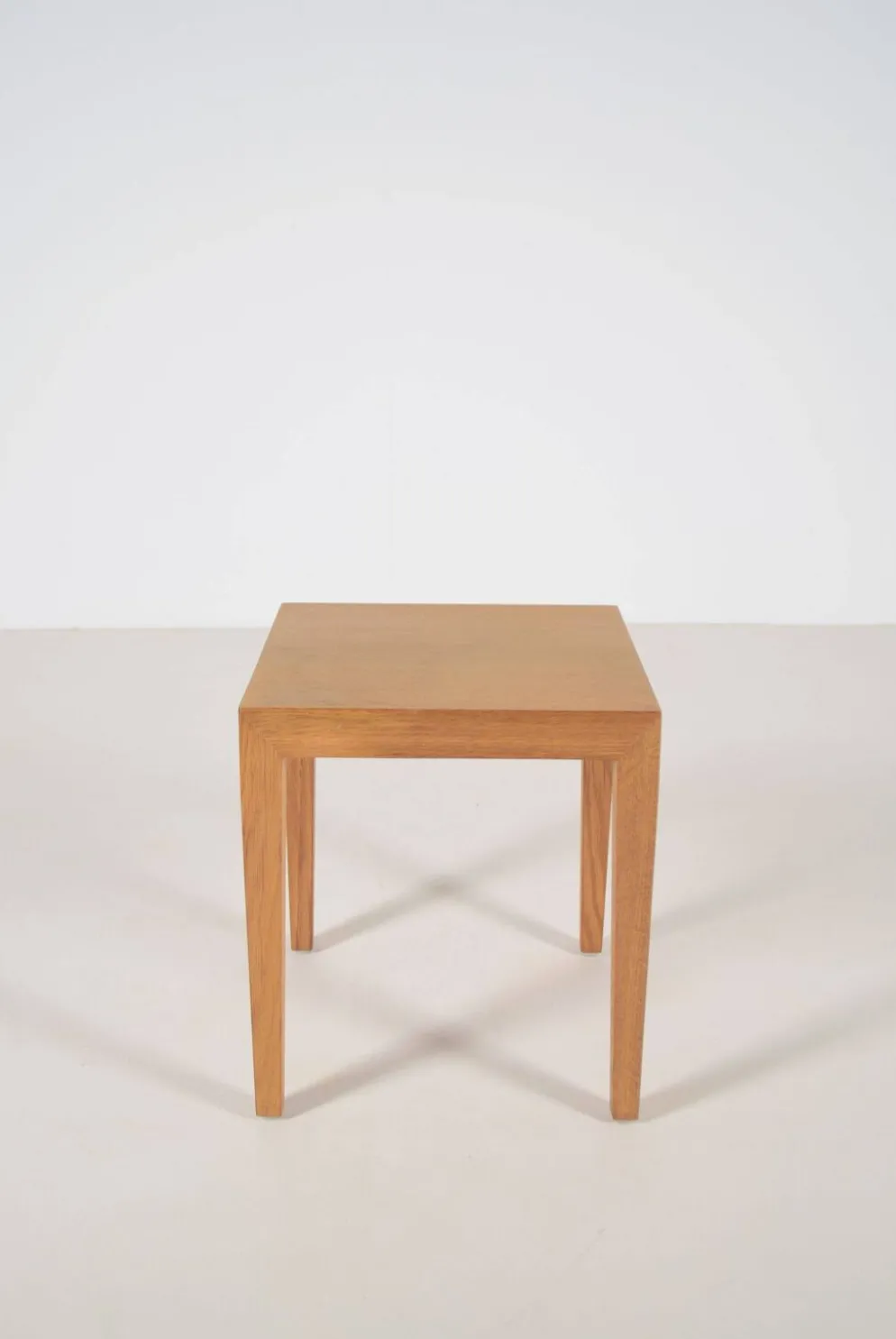 Table d'appoint danoise par Severin Hansen pour Haslev Møbelsnedkeri, années 1960.
