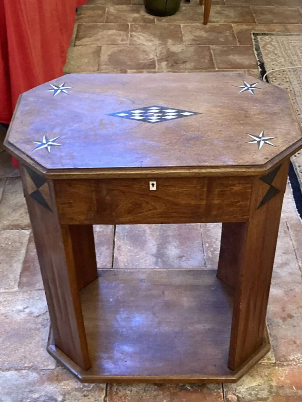 Table d'appoint des années 20 en excellent état