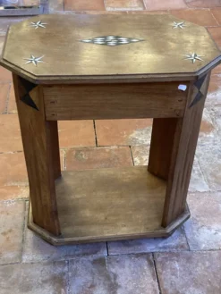 Table d'appoint des années 20 en excellent état