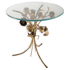Table d'appoint des années 70 en métal doré avec des roses et un plateau en verre.