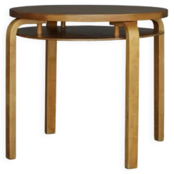Table d'appoint à deux niveaux Modèle 70 d'Alvar Aalto en bois de bouleau. Finlande, années 1940.