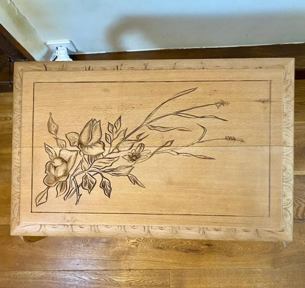 Table d’appoint d’époque 1900 à deux plateaux gravés – Style Art Nouveau