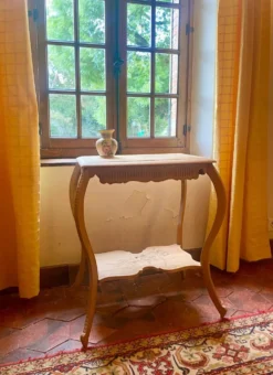 Table d’appoint d’époque 1900 à deux plateaux gravés – Style Art Nouveau
