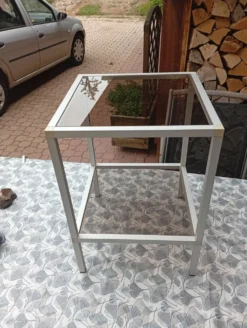 Table d'appoint en aluminium, vitres fumées