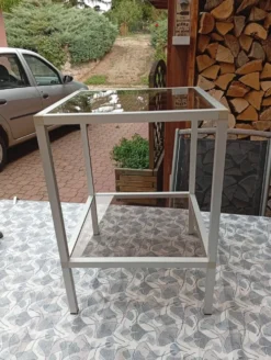 Table d'appoint en aluminium, vitres fumées