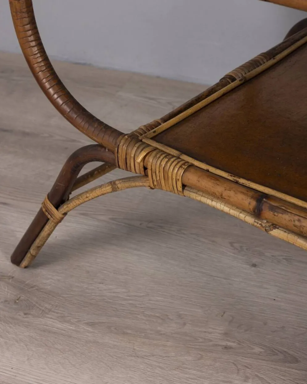 Table d'appoint en bambou et bois au design italien vintage des années 1960