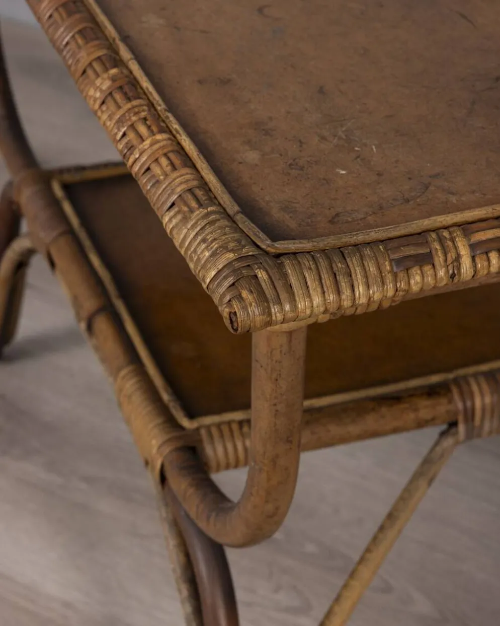 Table d'appoint en bambou et bois au design italien vintage des années 1960