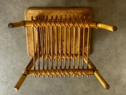Table d’appoint en bambou et rotin avec porte-revues – Années
