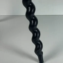 Table d'appoint en bois ébène tourné de style français des années 50 avec des pieds en tire-bouchon.