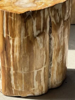 Table d'appoint en bois pétrifié orange doré et blanche ovale H46 D38 - 333
