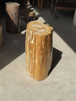 Table d'appoint en bois pétrifié orange doré et blanche ovale H46 D38 - 333