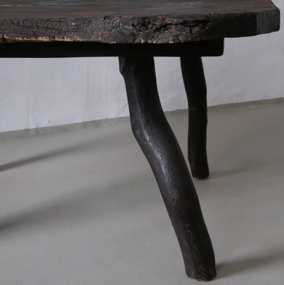Table d'appoint en bois sombre rustique wabi-sabi | Belgique | Vintage