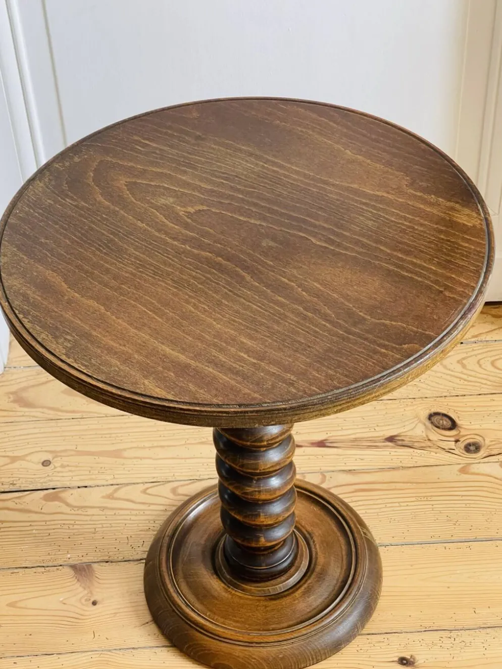 Table d’appoint en bois tourné