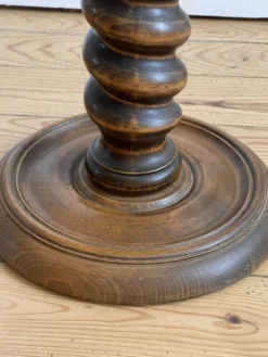 Table d’appoint en bois tourné