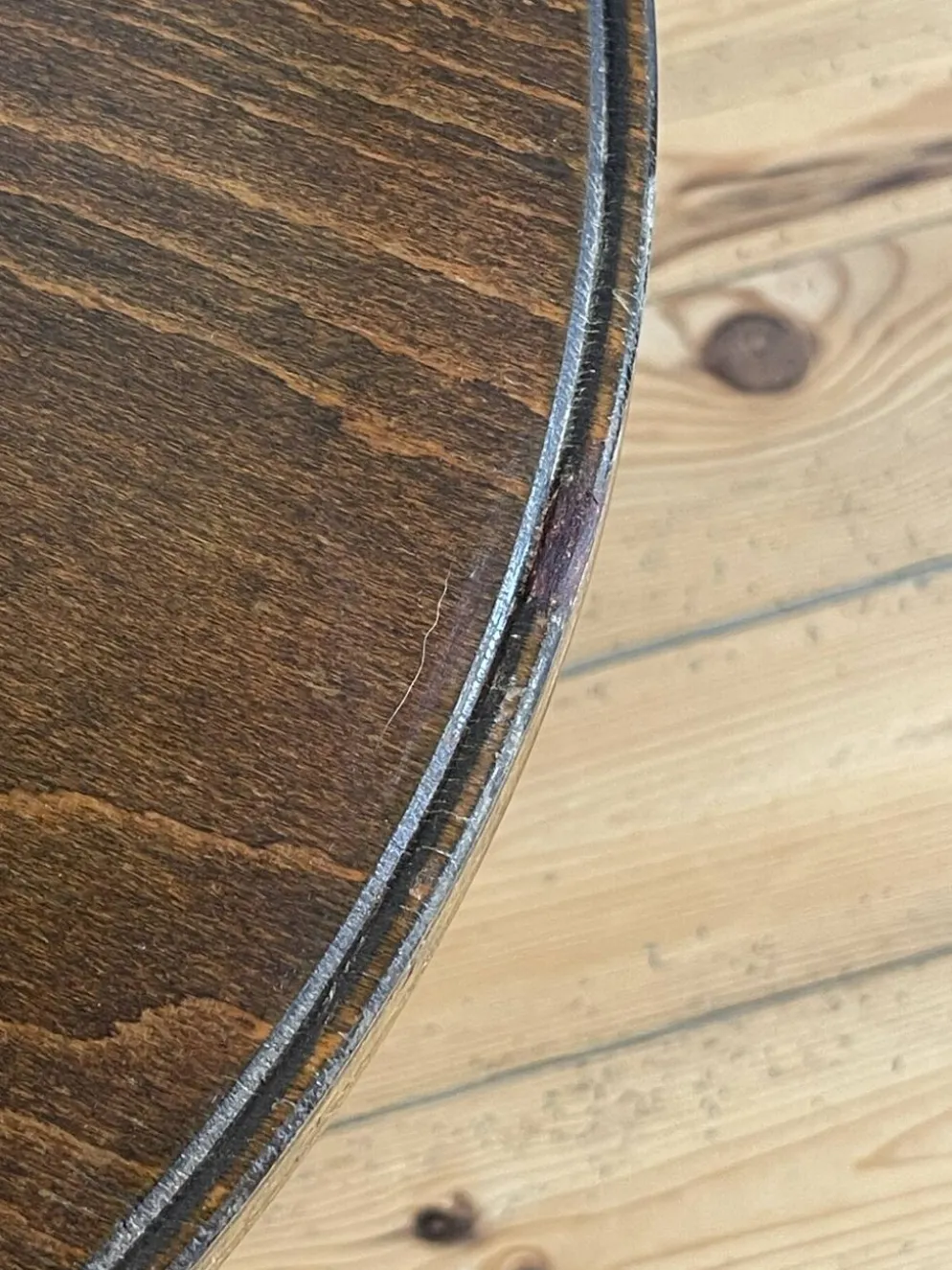 Table d’appoint en bois tourné