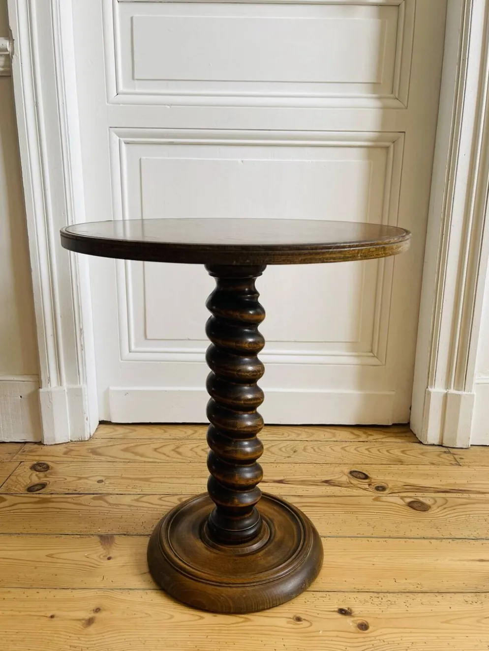 Table d’appoint en bois tourné