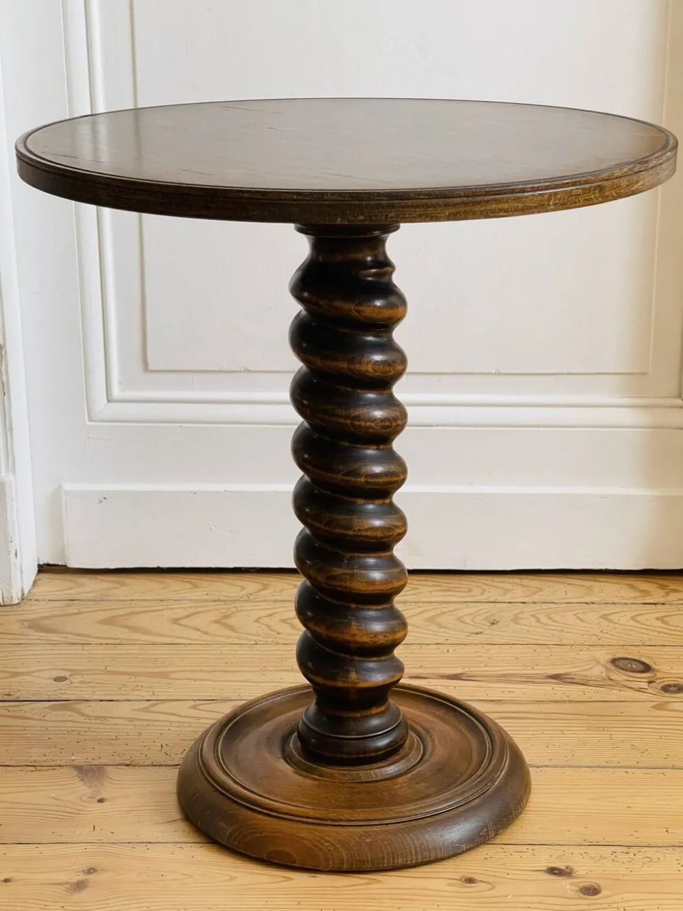 Table d’appoint en bois tourné