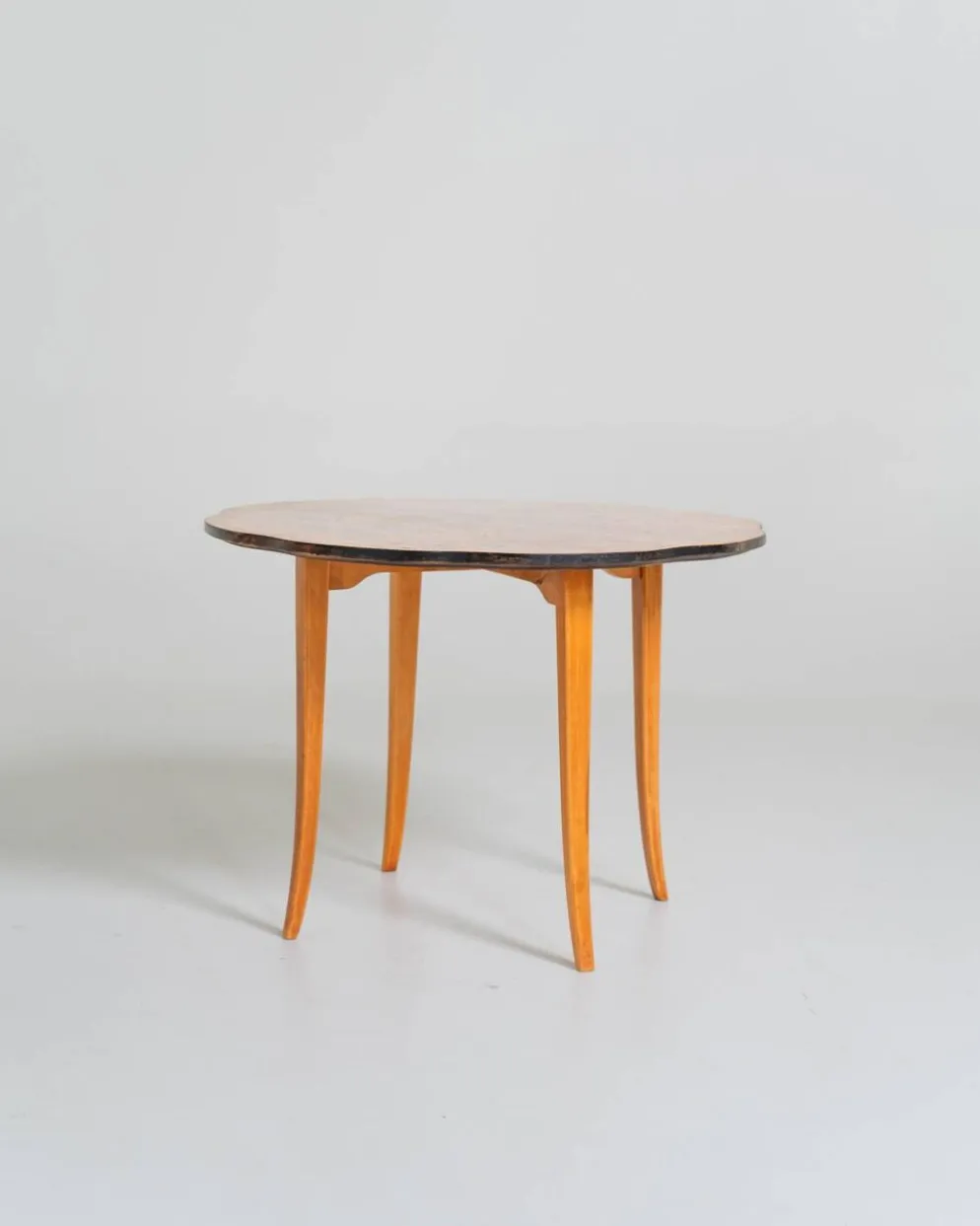 Table d'appoint en bouleau, Suède, années 1940