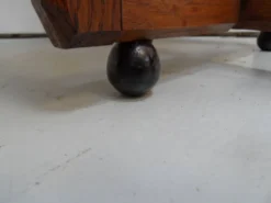 Table d'appoint en chêne de l'école d'Amsterdam Art Déco