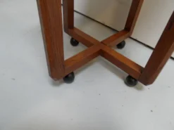 Table d'appoint en chêne de l'école d'Amsterdam Art Déco