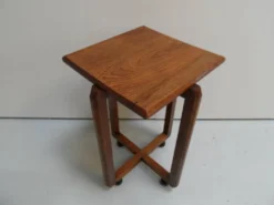 Table d'appoint en chêne de l'école d'Amsterdam Art Déco
