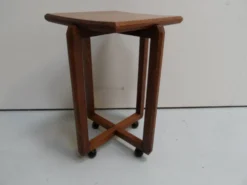 Table d'appoint en chêne de l'école d'Amsterdam Art Déco