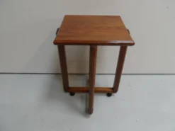 Table d'appoint en chêne de l'école d'Amsterdam Art Déco