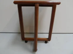 Table d'appoint en chêne de l'école d'Amsterdam Art Déco