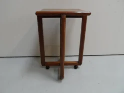 Table d'appoint en chêne de l'école d'Amsterdam Art Déco